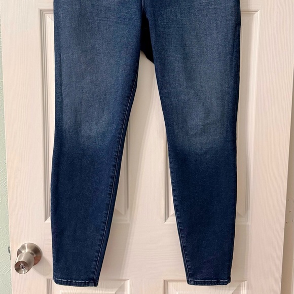 GOOD AMERICAN - GOOD LEGS SKINNY JEANS - Picture 9 of 12